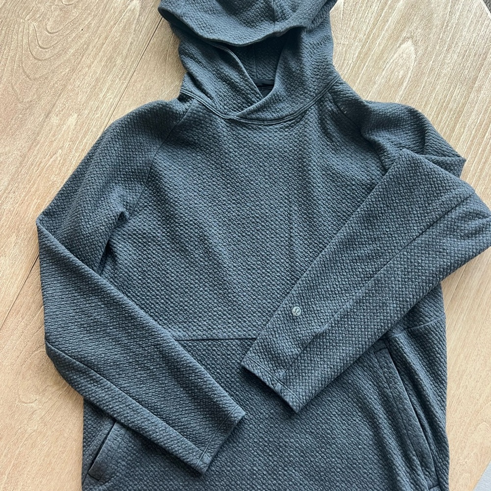 Men’s Lululemon textured hoodie/medium/charcoal gray